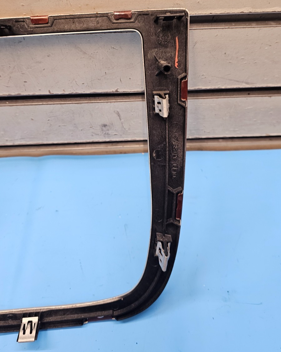 🔥05-09 Uplander Terraza Dash AM FM Radio Stereo Display Trim Panel Bezel Wood