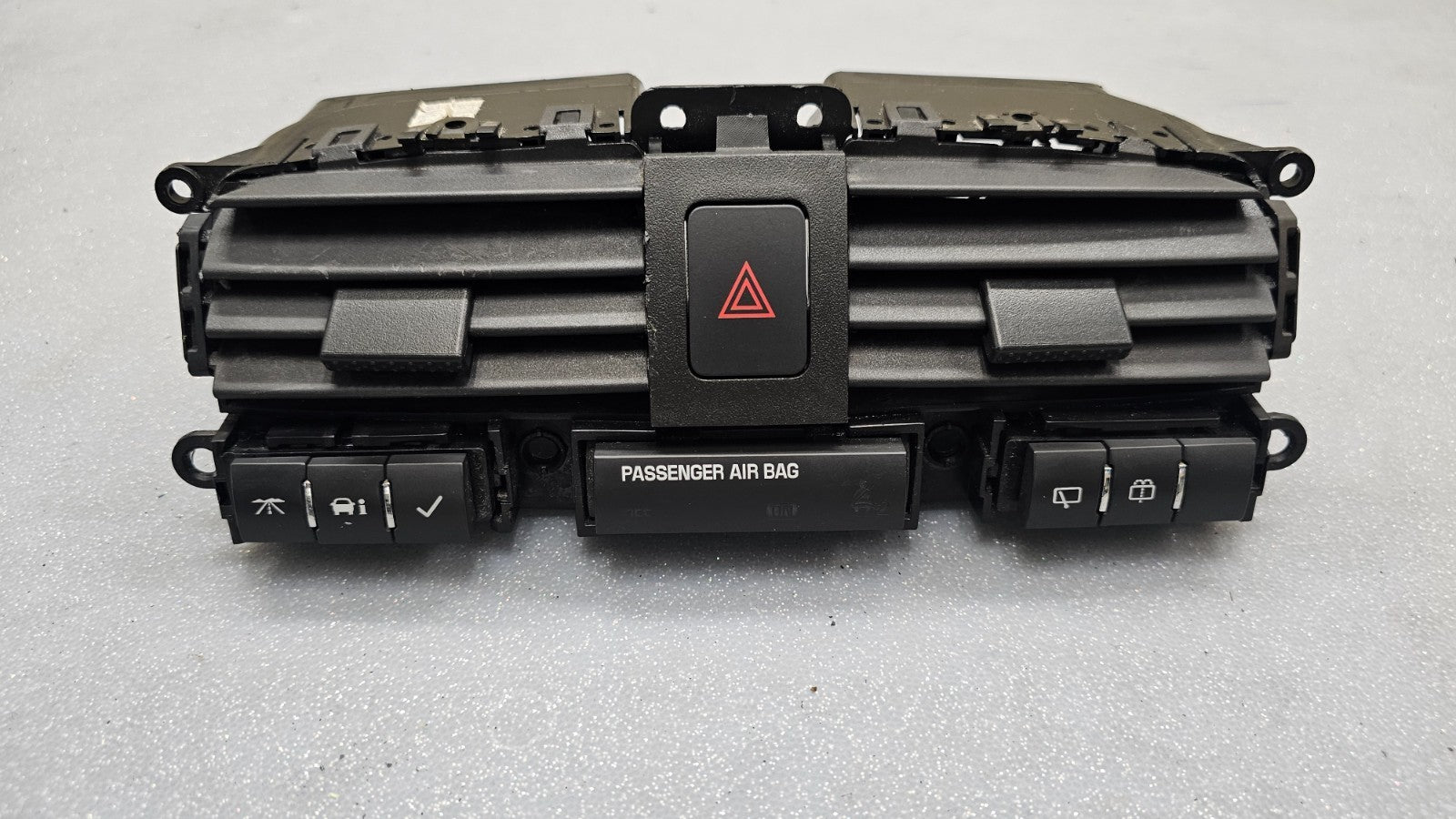 🔥07-09 CHEVROLET EQUINOX CENTER DASH A/C AIR VENT W/ HAZARD SWITCH BLACK OEM