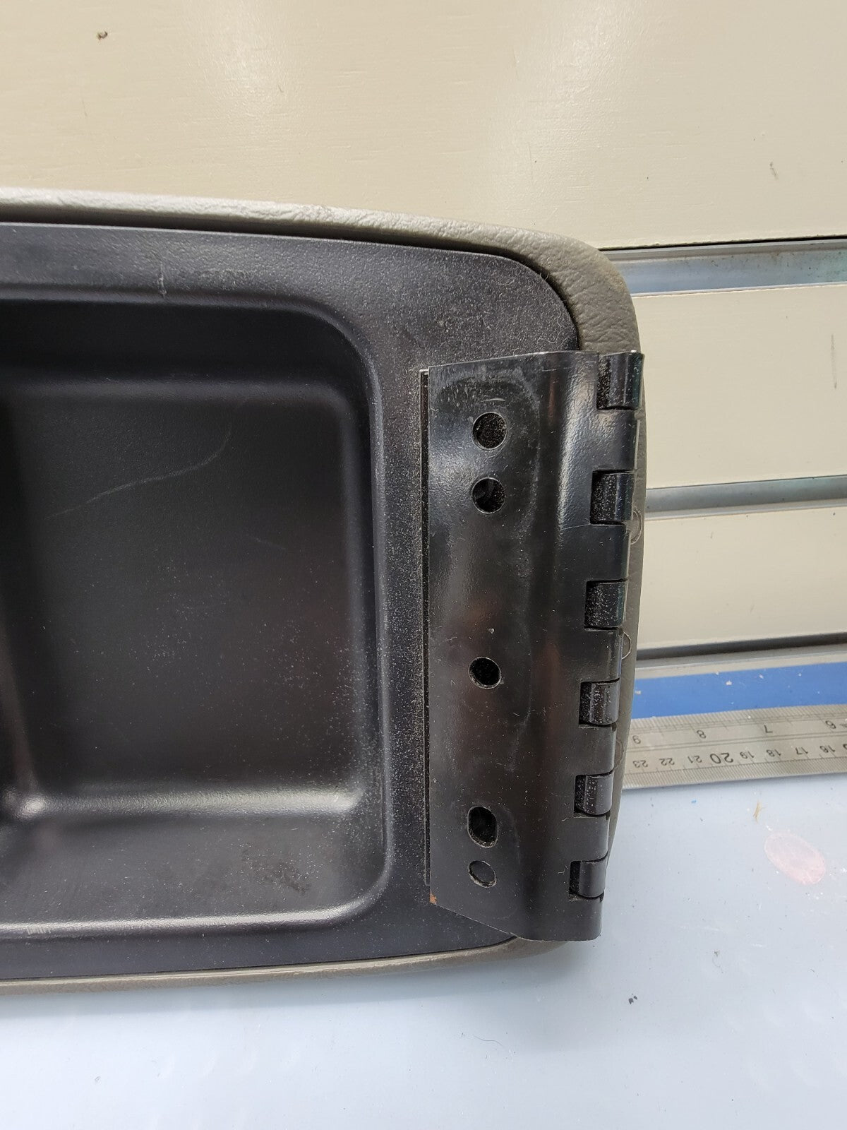 🔥2002-2007 Jeep Liberty Center Console Arm Rest Lid Black OEM
