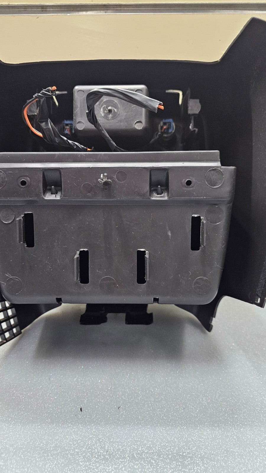 🔥97-99 Chevy Venture Front Lower Console Assembly Black