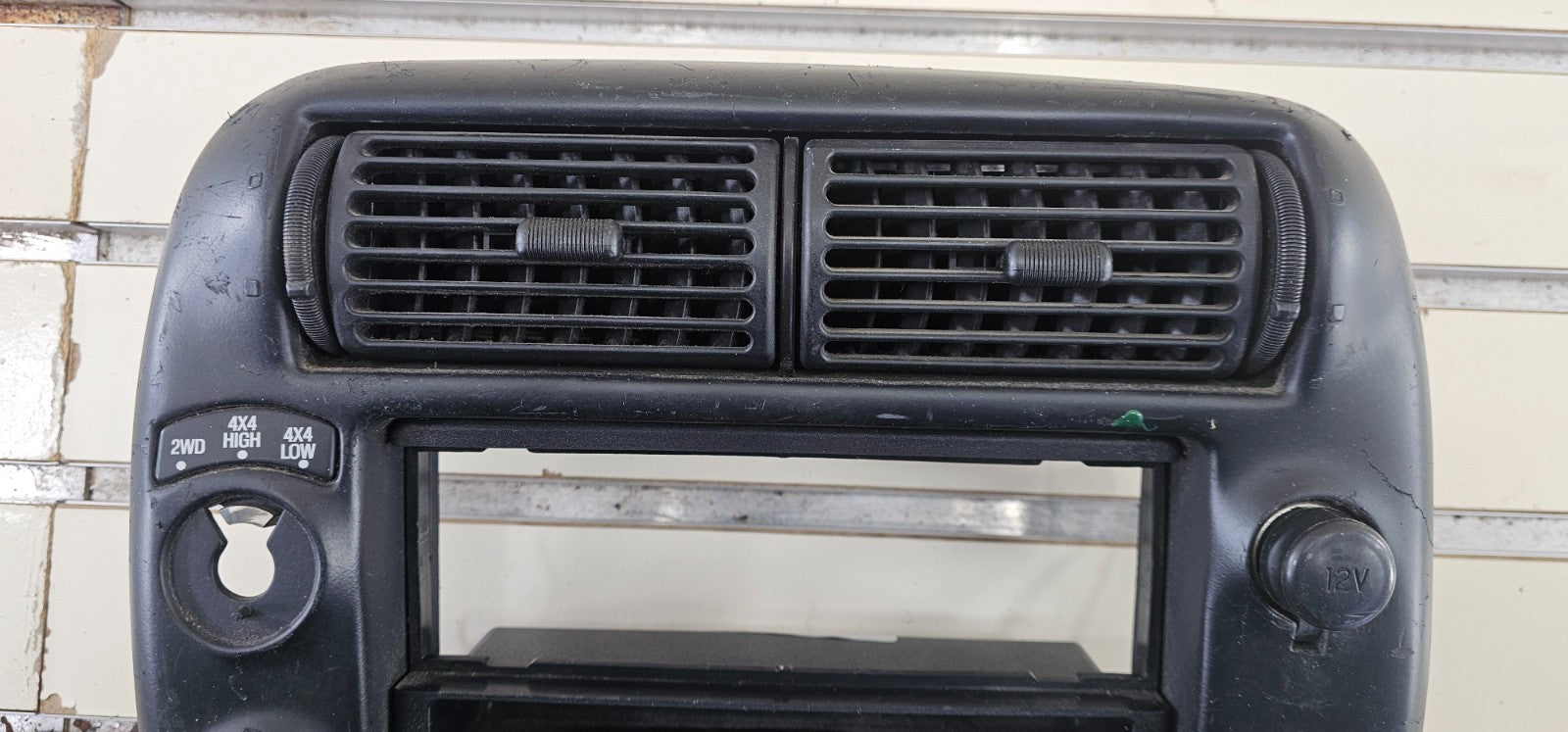 🔥95-10 Ranger EXPLORER Radio Center Dash Bezel🔴2 Lighter Air Vents BLACK B2
