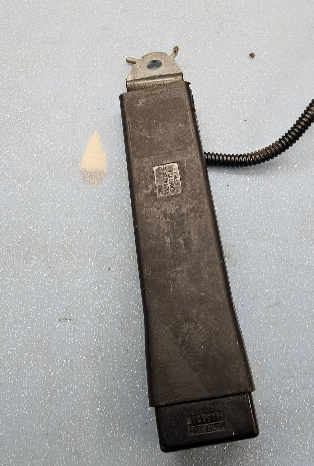 🔥07-14 Tahoe Silverado Front Left Driver Seat Belt Seatbelt Buckle Black OEM