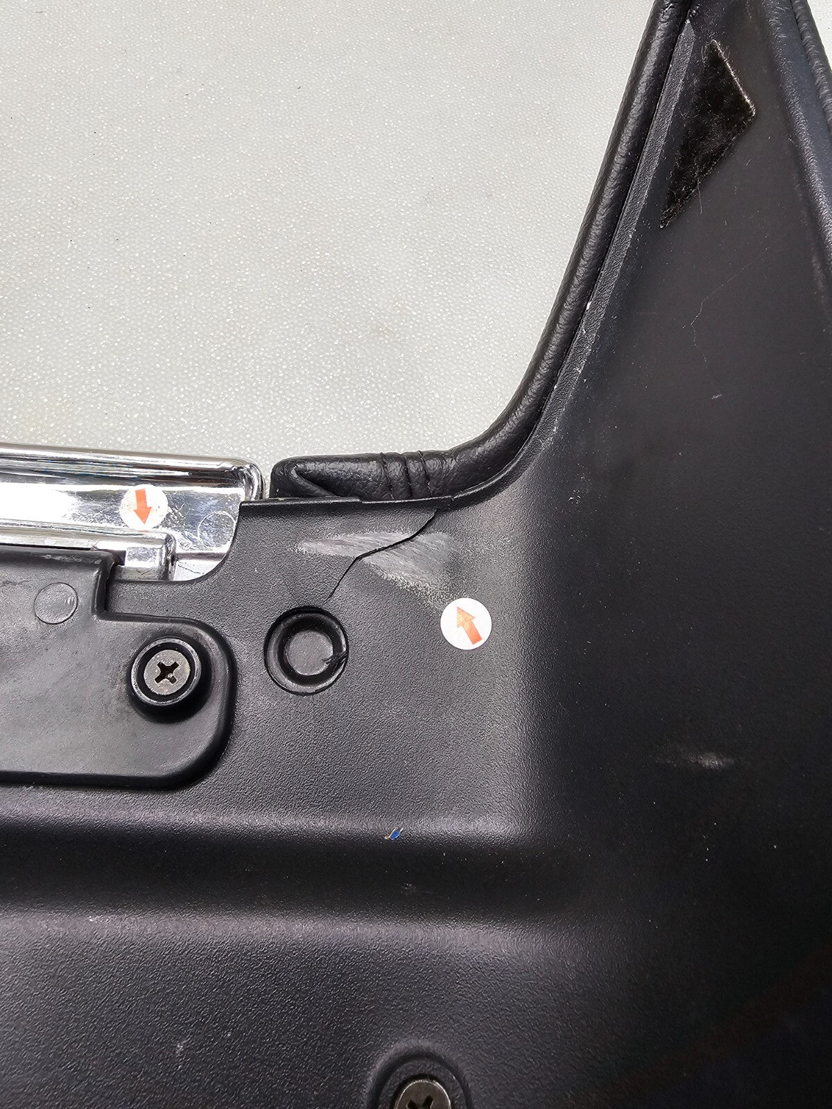 03-06 Lincoln Navigator Front Center Console Lid Arm rest Dove Leather BLACK L18