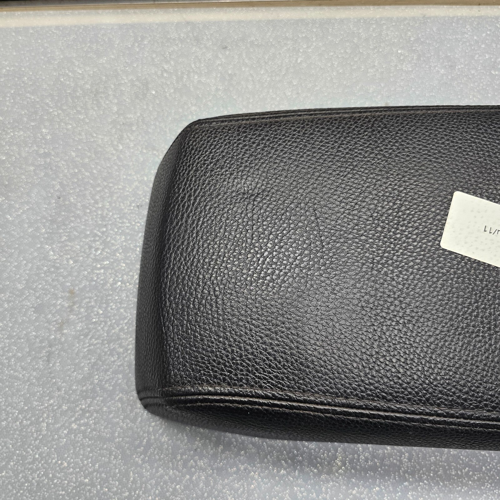 🔥10-14 LEGACY OUTBACK CENTER CONSOLE ARMREST LID COVER TOP PAD ASSEMBLY BLACK