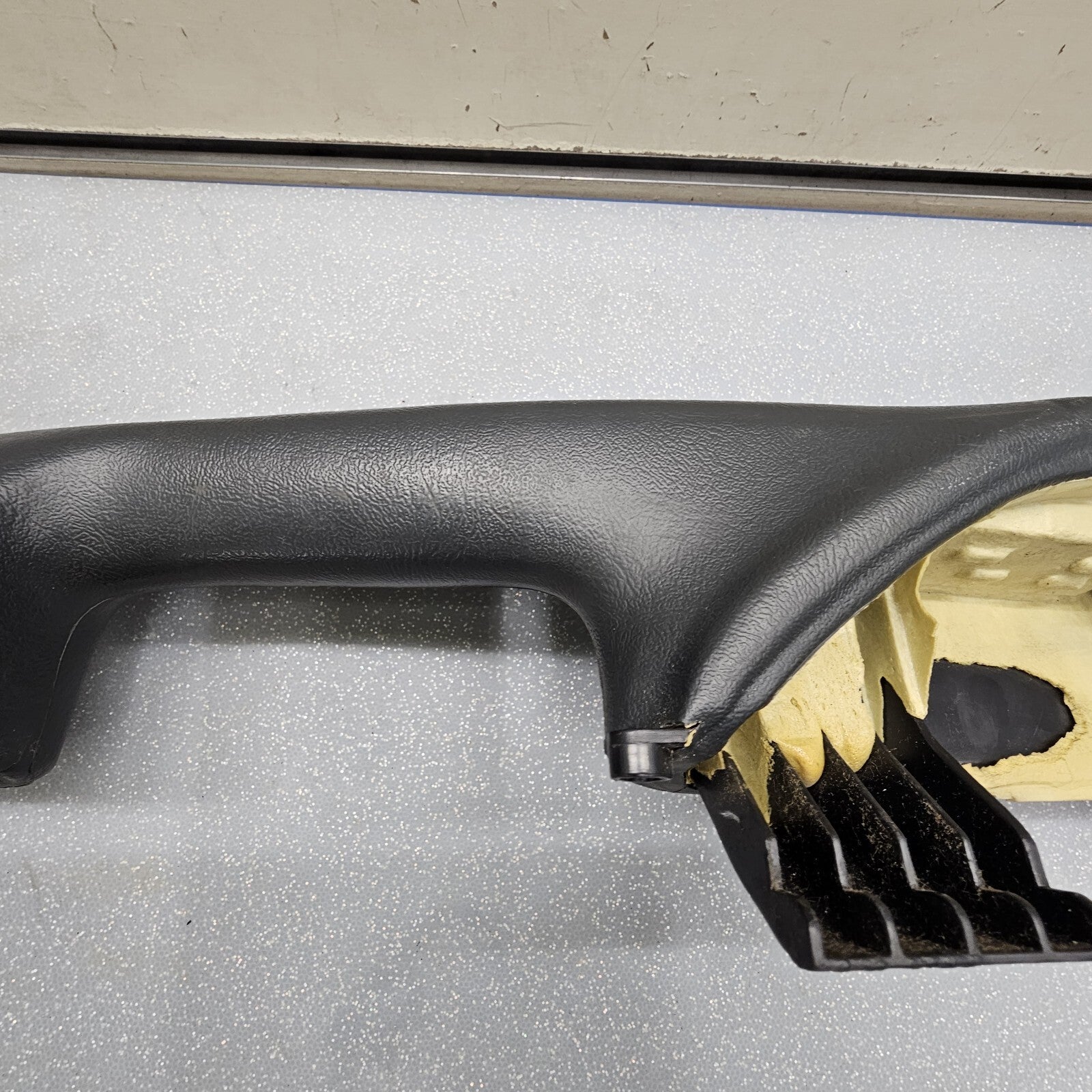 99-06 Chevy GMC Silverado Door Panel ARMREST Front RIGHT Handle GRAPHITE H3 MANU