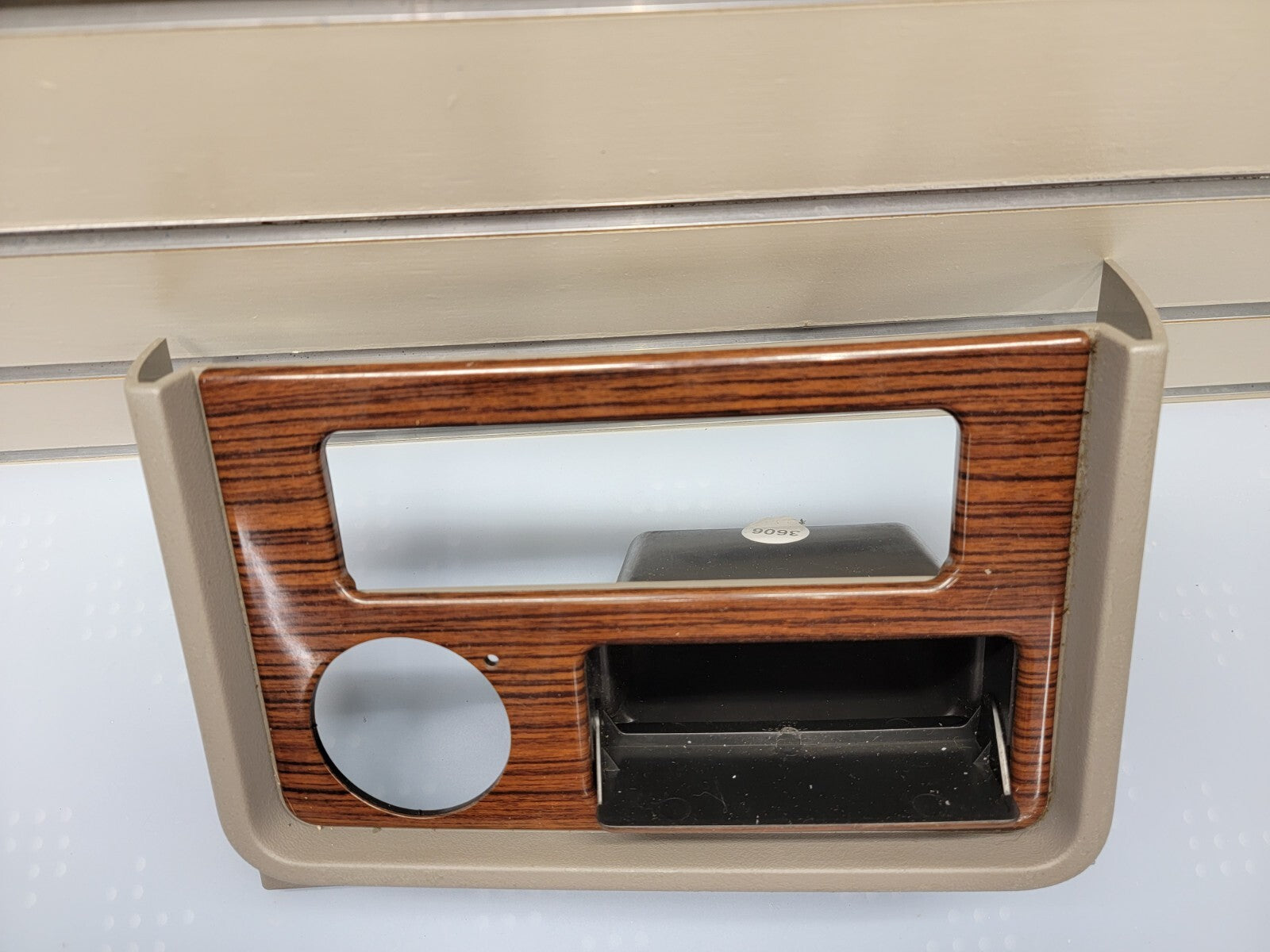 02-06 Cadillac Escalade Radio Dash Trim Bezel with Clock 15072628 gray/woodgrain