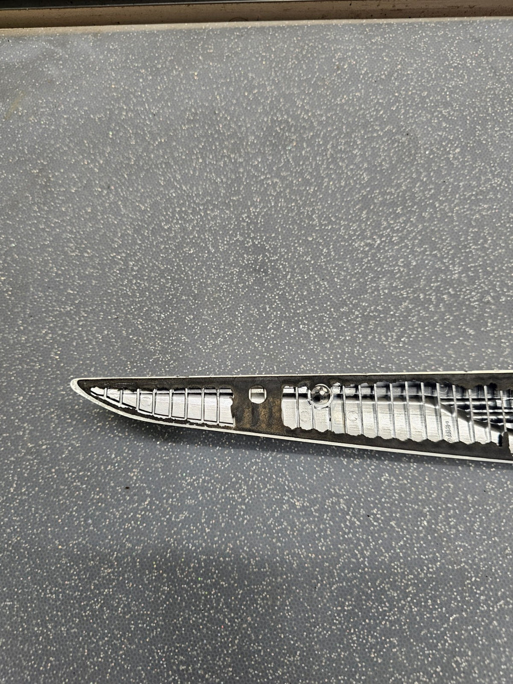 11-14 CHRYSLER 200 REAR TRUNK DECK DOOR EMBLEM BADGE LID NAMEPLATE LOGO MOLDING