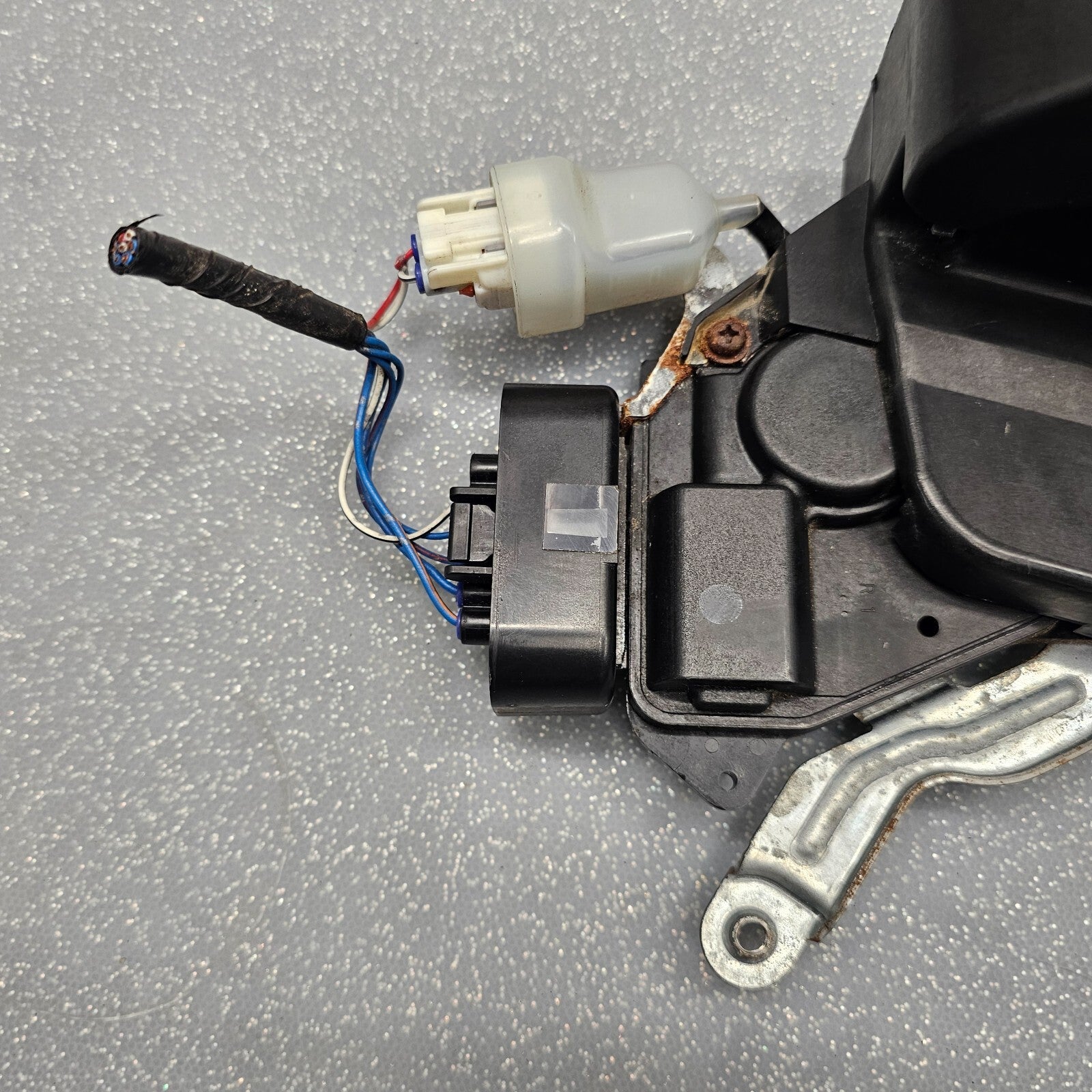 🔥01-05 Toyota RAV4 Trunk Tailgate Door LATCH Lock Actuator Swing Gate Assembly