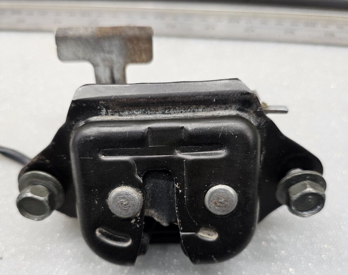 🔥97-04 Nissan Pathfinder QX4 SUV Rear Trunk Latch Tail Gate Door Lock Assembly