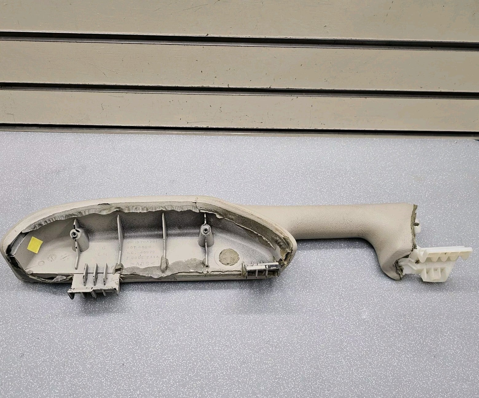 03-06 Chevrolet GMC Silverado Tahoe Front LEFT Door Armrest Handle Light Tan H2