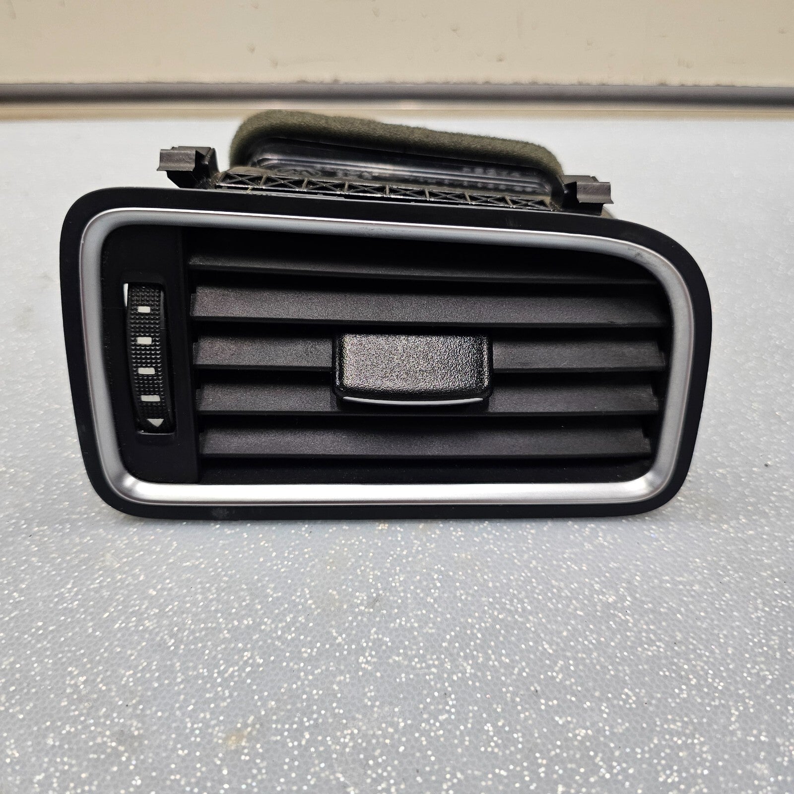 🔥11-18 VW Volkswagen Jetta Right Passenger Center Dash AC Air Vent Heater Trim