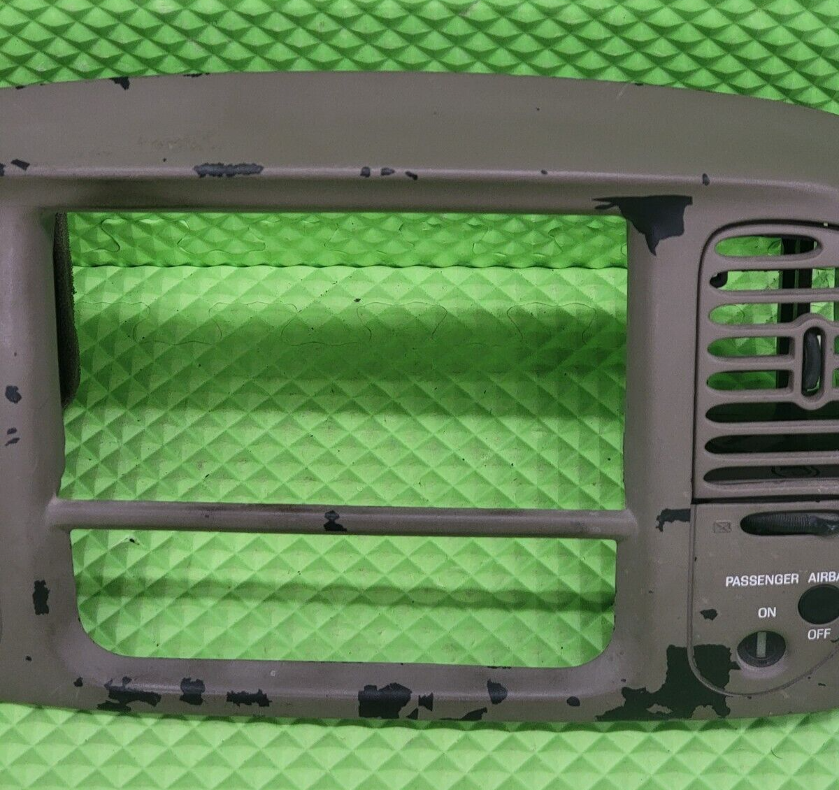 97-03 Ford F150 Center Dash Radio Climate BEZEL Trim Panel🔴AIRBG Line Lt Tan B1