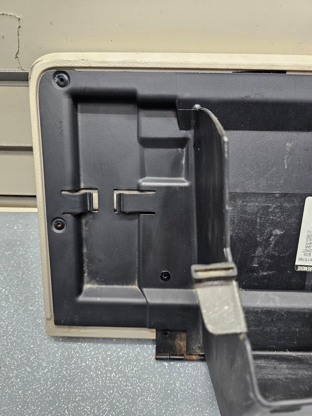 99-06 SILVERADO SIERRA Dash GLOVE BOX Storage Compartment Assembly Light TAN G3