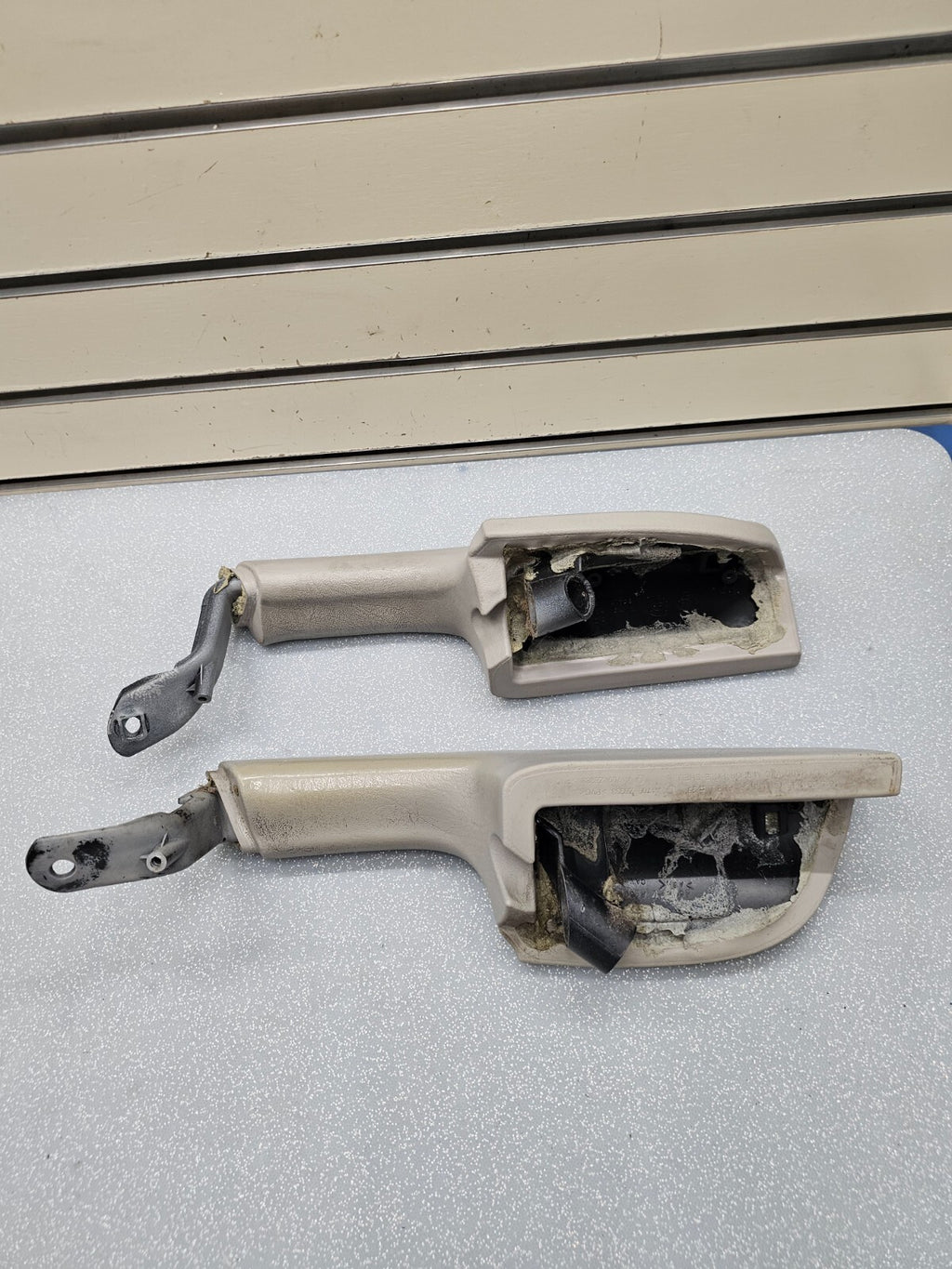 02-09 TRAILBLAZER Door Panel ARMREST Pull Handle LEFT/RIGHT Set 2 Light GRAY H4
