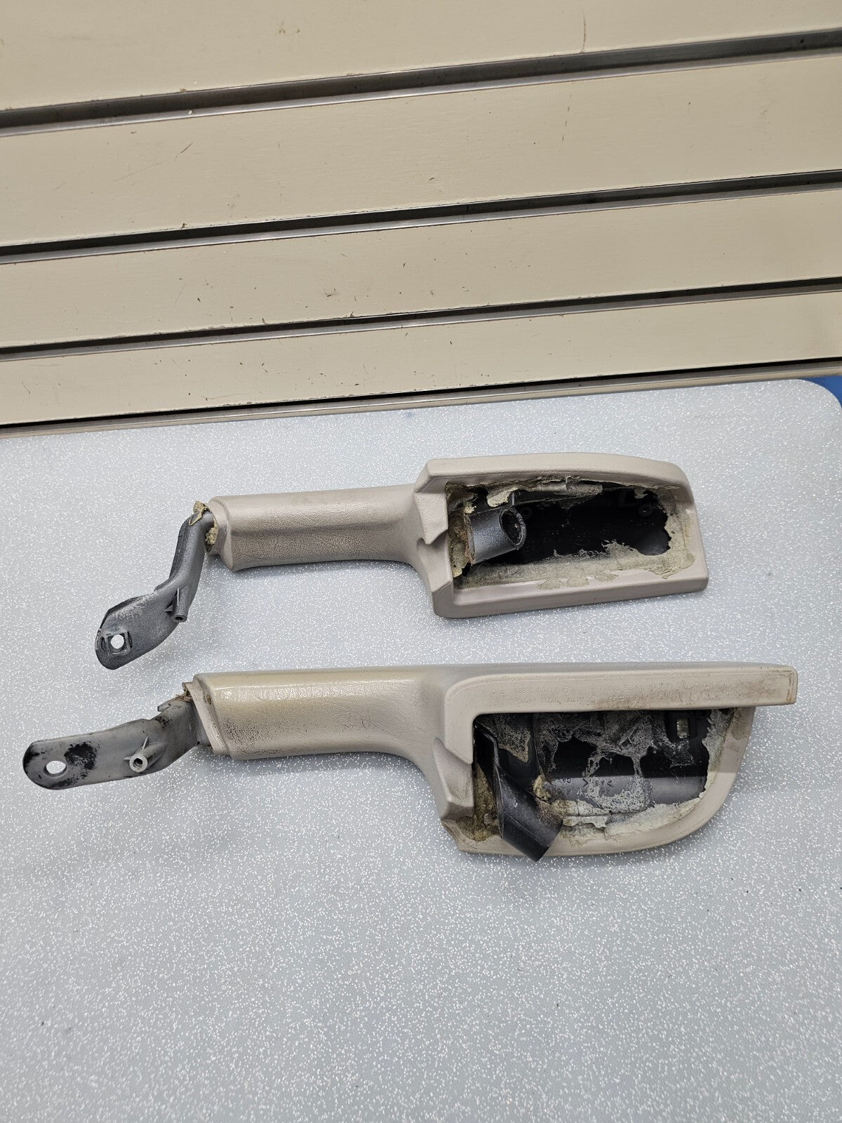 02-09 TRAILBLAZER Door Panel ARMREST Pull Handle LEFT/RIGHT Set 2 Light GRAY H4