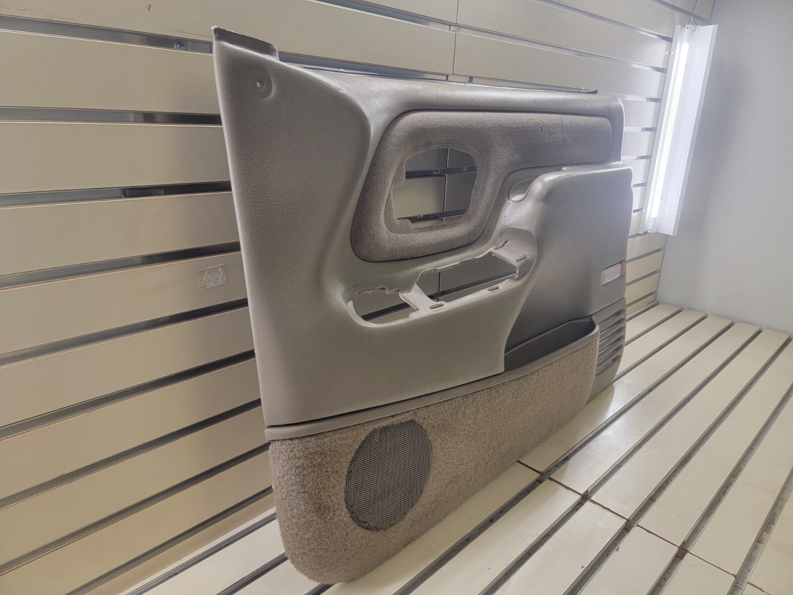 🔥95-99 Chevy GMC Silverado C/K DOOR PANEL Front RIGHT Passenger auto TAN R D2