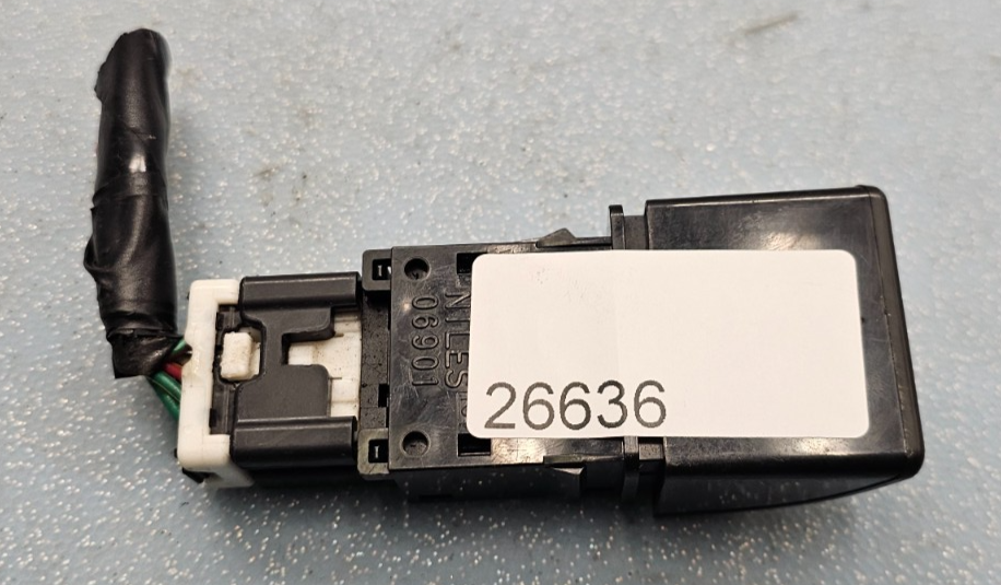 🔥02-04 Nissan Xterra Frontier hazard emergency light switch Niles