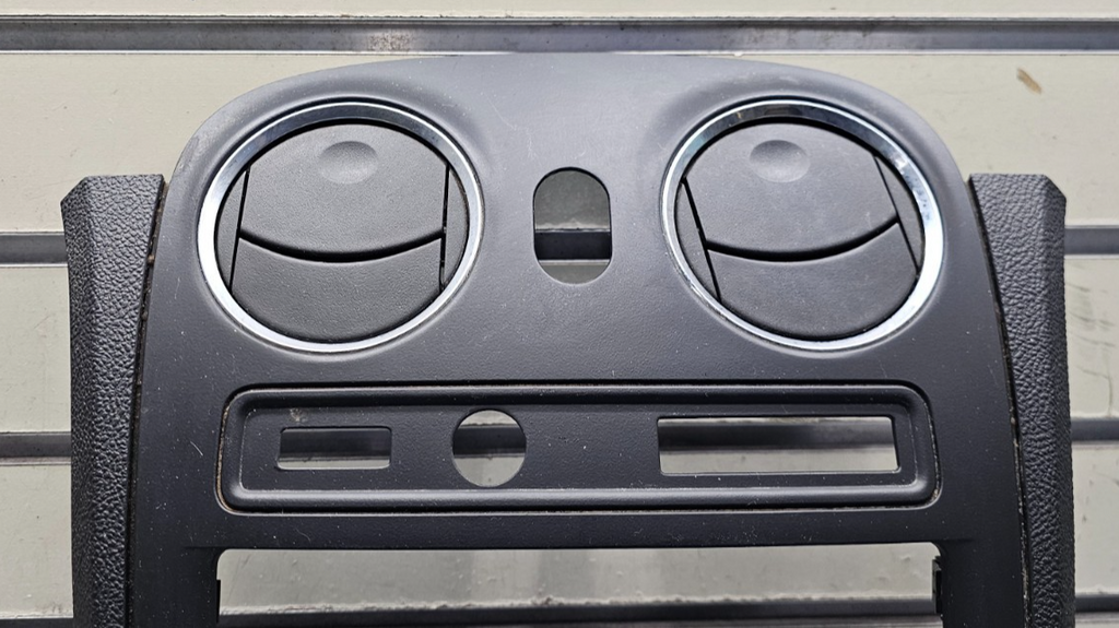 🔥06-11 Chevrolet HHR Center Dash AM FM Radio Trim Panel Stereo Display Gray B37