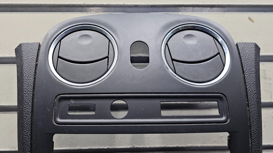 🔥06-11 Chevrolet HHR Center Dash AM FM Radio Trim Panel Stereo Display Gray B37