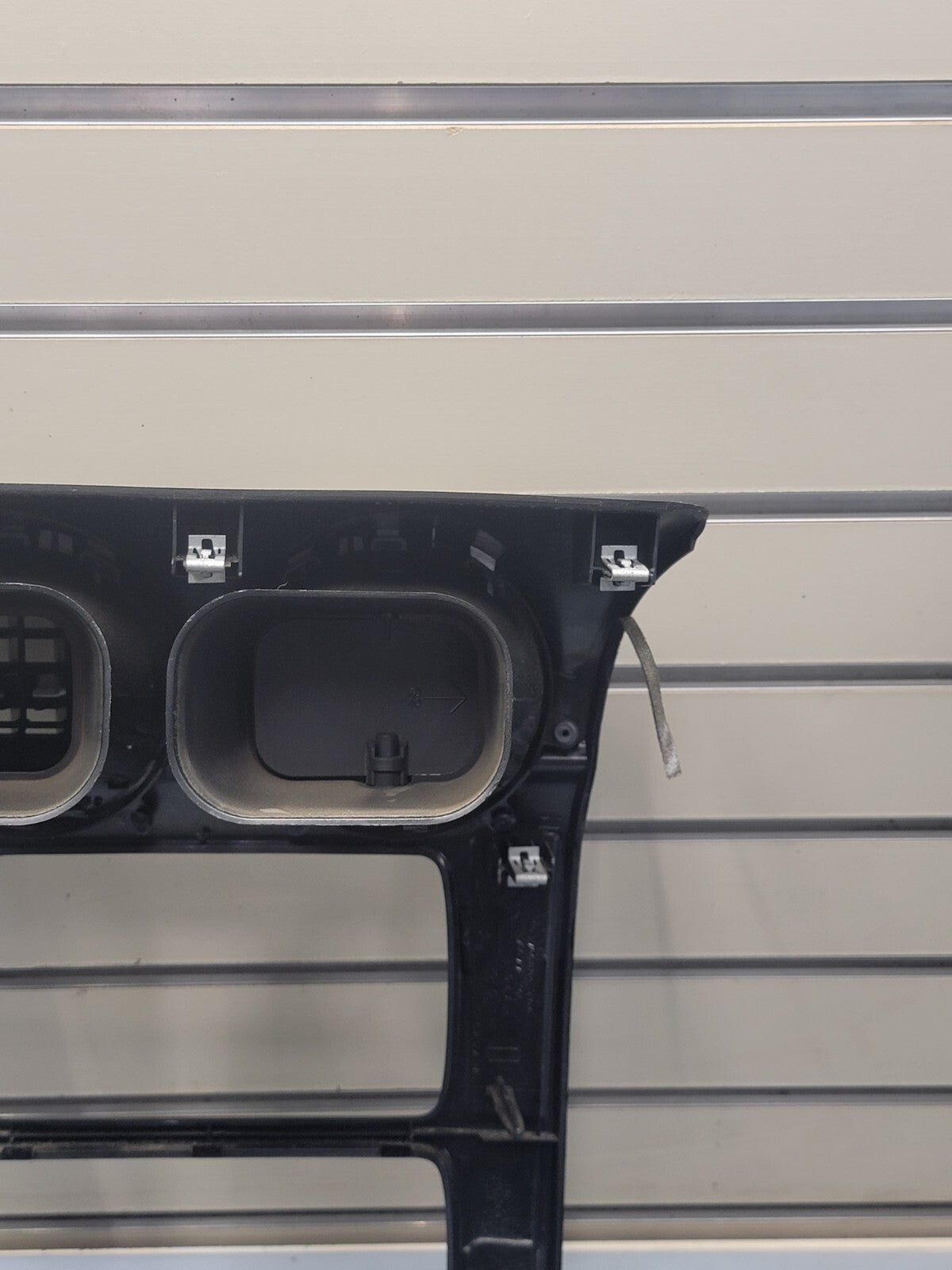 03-08 GMC ENVOY XL FRONT RADIO DASH VENT BEZEL CLIMATE CONTROL carbon fiber B45