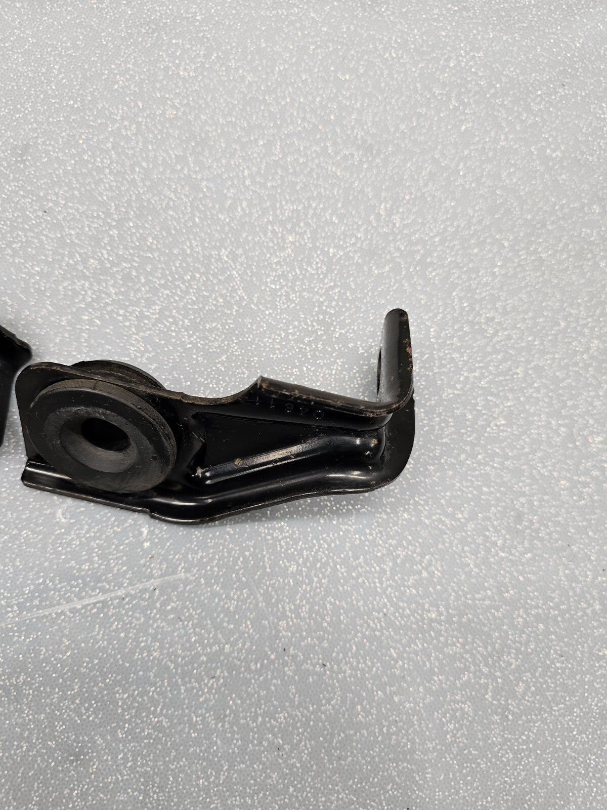 09-17Traverse GMC Acadia Upper Radiator Bracket Left Right Support OEM