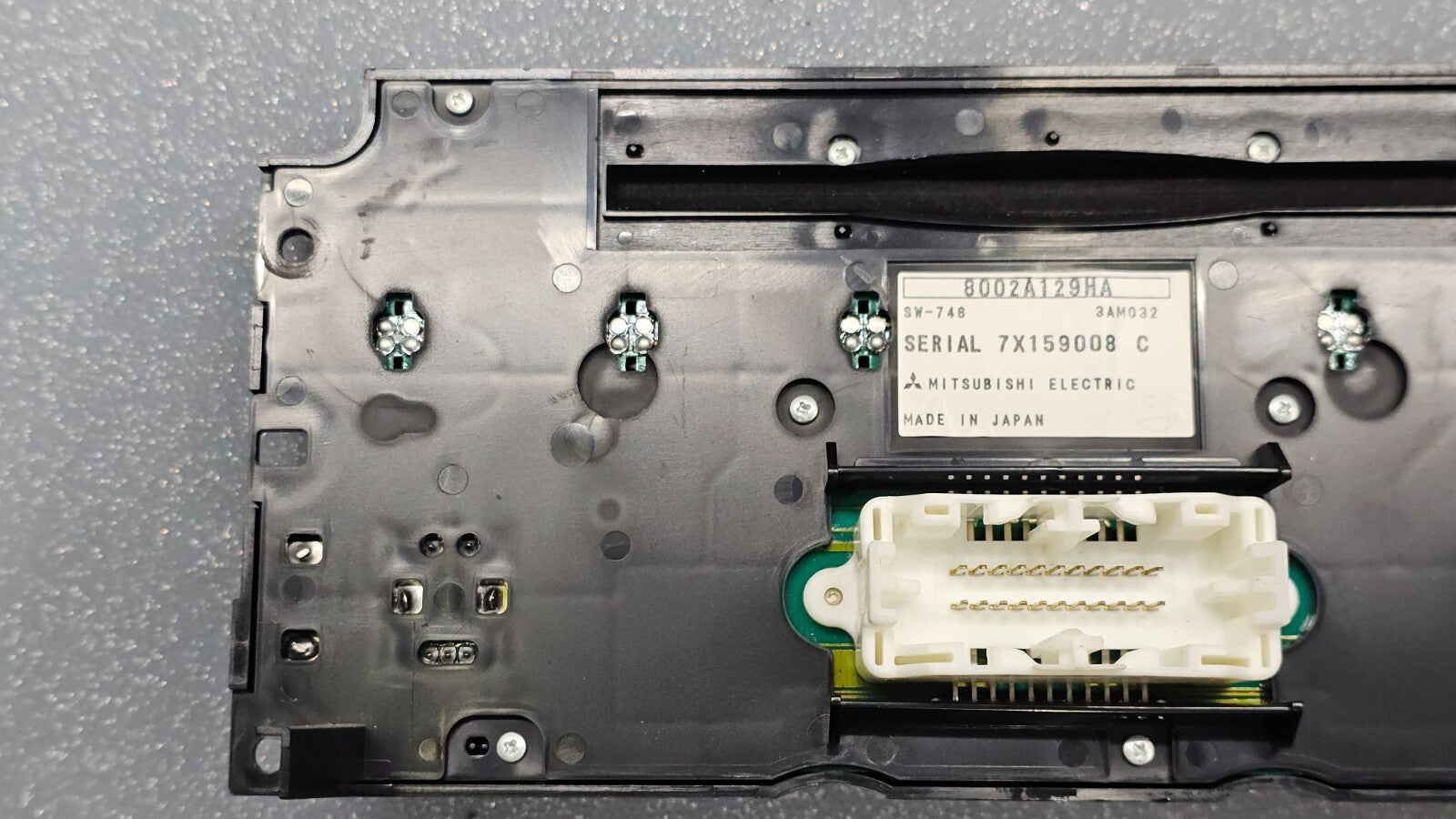 06-08 Mitsubishi ENDEAVOR Dash AM FM Radio CD Player Control Stereo Assembly OEM