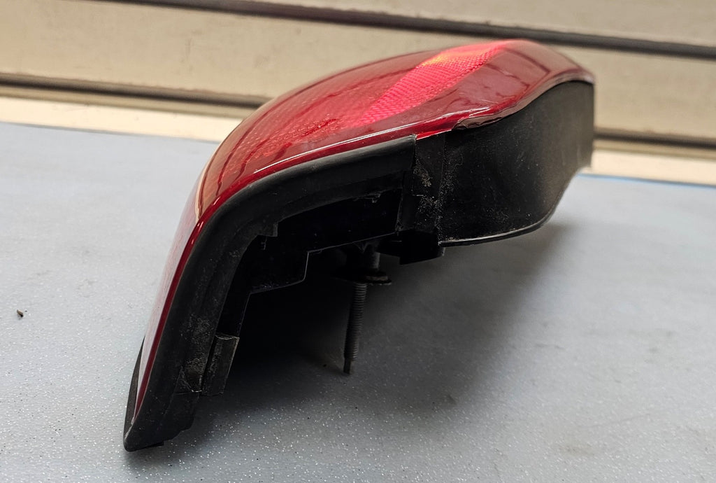 🔥00-05 CADILLAC DEVILLE REAR RIGHT PASSENGER TAIL BRAKE LIGHT LAMP ASSEMBLY OEM