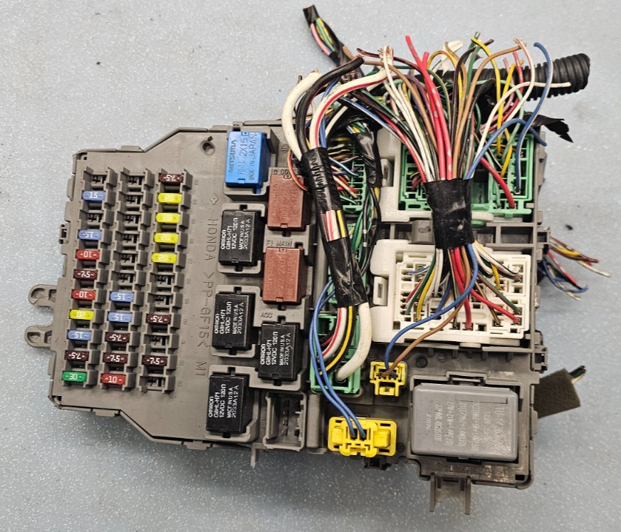 🔥03-05 Honda Accord 4cyl 4dr sedan INTERIOR Engine Fuse Relay Box Compartment