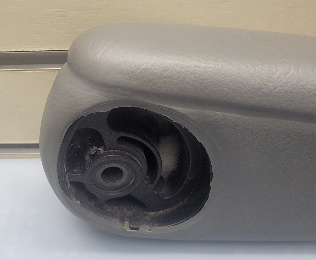 04-07 Dodge Grand Caravan Town &Country Rear RIGHT PASSENGER Seat Arm rest GRAY