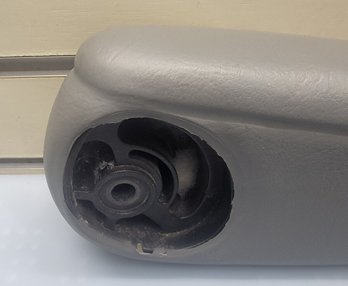 04-07 Dodge Grand Caravan Town &Country Rear RIGHT PASSENGER Seat Arm rest GRAY