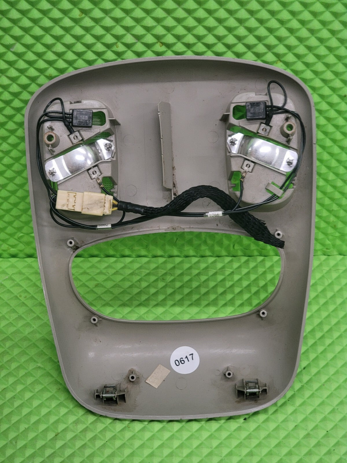 🔥2002-2005 Dodge Ram 1500 OverHead Console Map Dome TAN