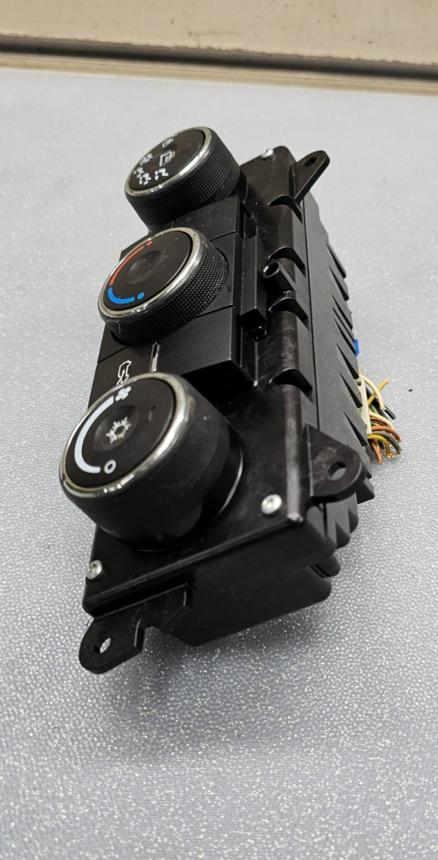 🔥07-09 CHEVY EQUINOX DASH CENTER AC HEATER CLIMATE TEMPERATURE CONTROL UNIT OEM