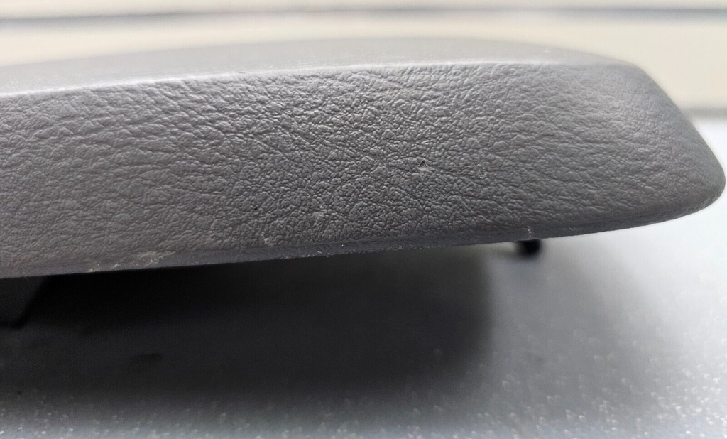 02-05 EXPLORER Mountaineer Center Console Lid Armrest Top Pad Cover Assembly DG