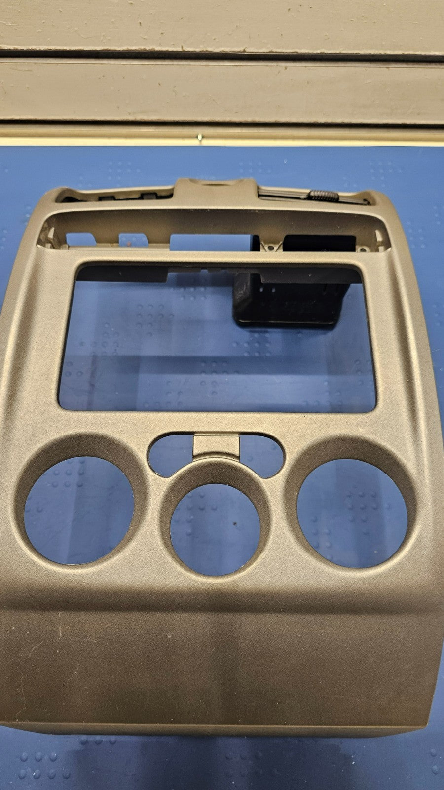 🔥04-12 COLORADO CANYON CENTER DASH FM RADIO STEREO DISPLAY BEZEL PANEL SILVER