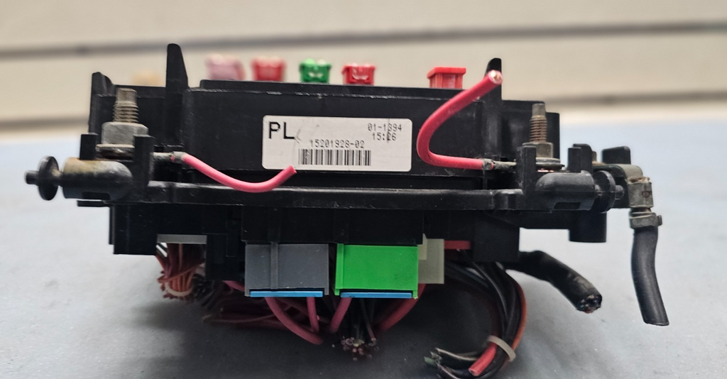 🔥03-05 Silverado Sierra Suburban PICKUP Engine Fuse Engine Wiring Harness Box