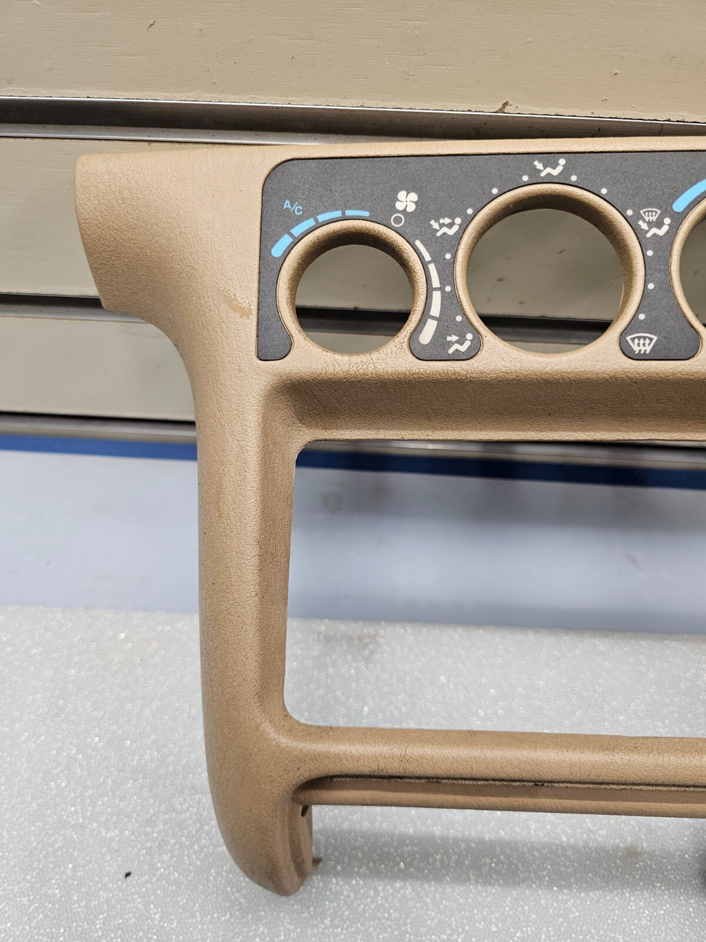 🔥1995 - 1998  DODGE NEON CLIMATE CONTROL RADIO DASH BEZEL DARK TAN