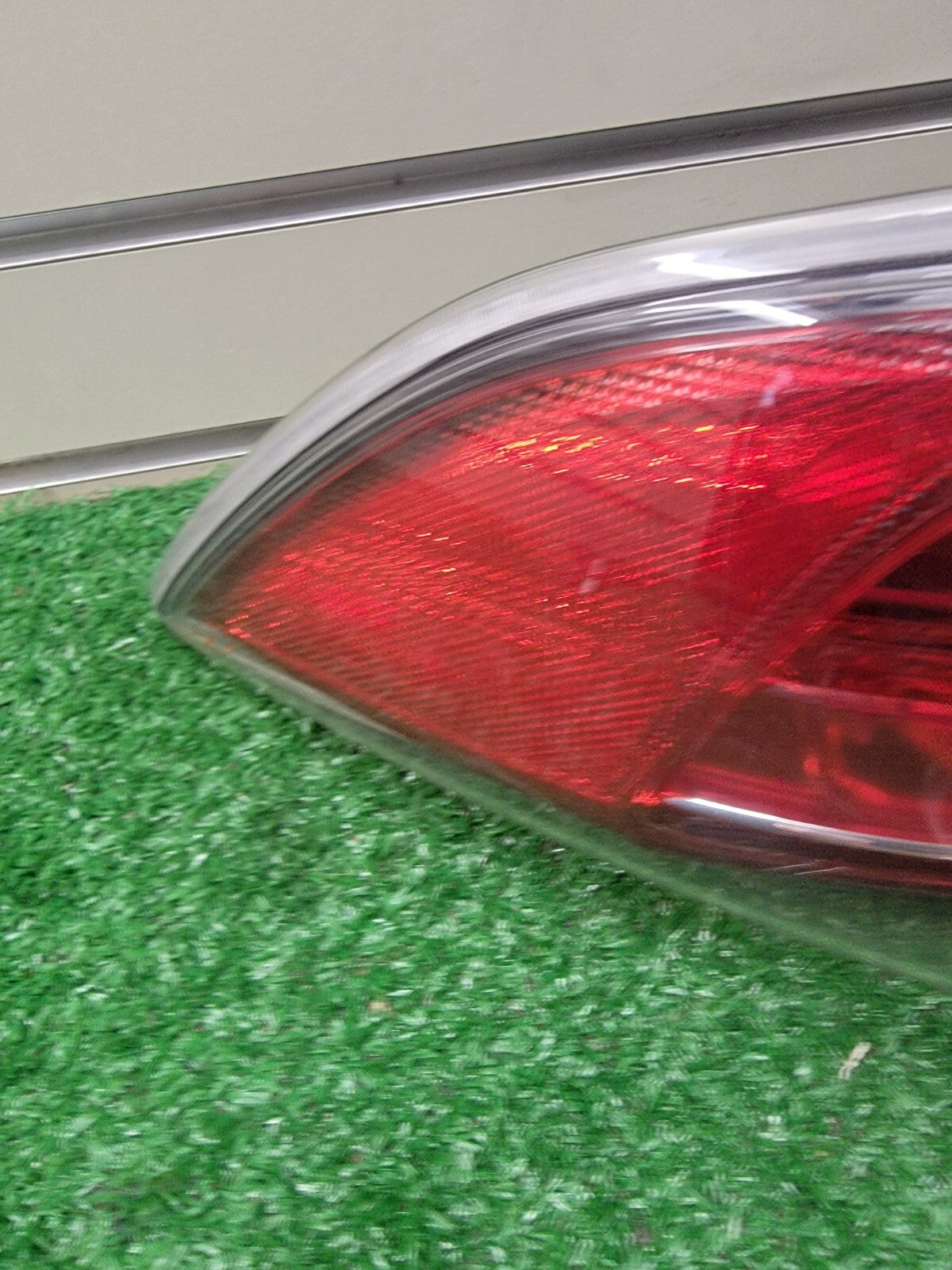 🔥10-13 Mazda 3 Hatchback Tail Light Halogen Right Side Outer Clear/Red w/Bulbs