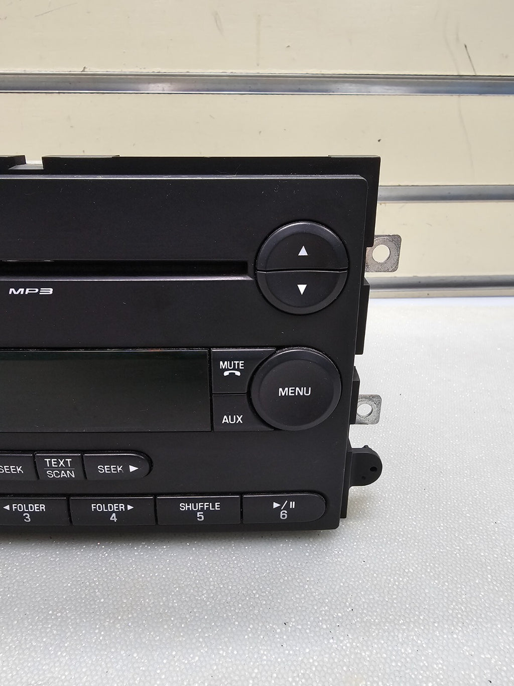 07-14 Ford Expedition 07-10 Edge AM/FM Radio CD Player MP3 Receiver AUX DISC