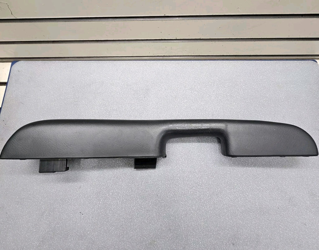 99-06 Chevy GMC Silverado Door Panel ARMREST Front RIGHT Handle GRAPHITE H3 MANU