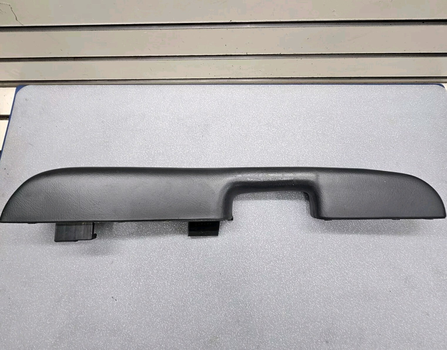 99-06 Chevy GMC Silverado Door Panel ARMREST Front RIGHT Handle GRAPHITE H3 MANU