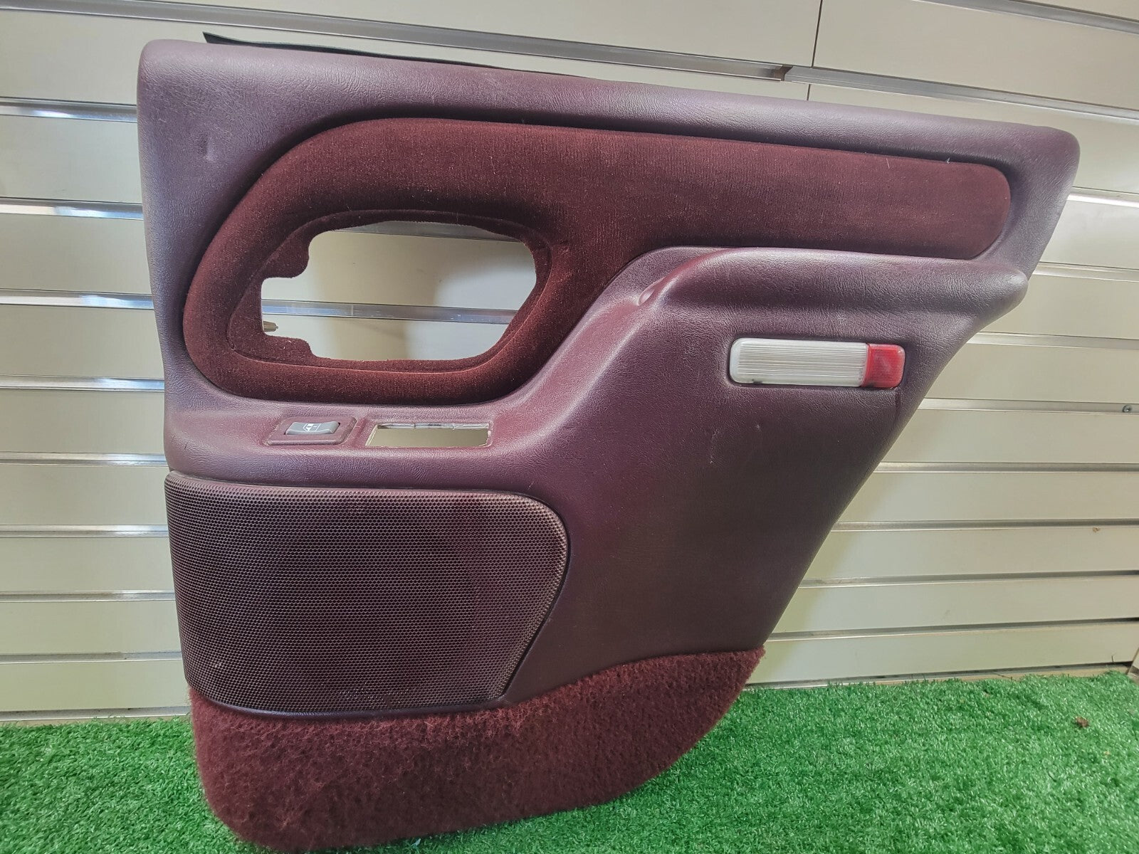 🔥1995-1999 Chevrolet GMC Silverado escalade DOOR PANEL Rear right Auto RED D2