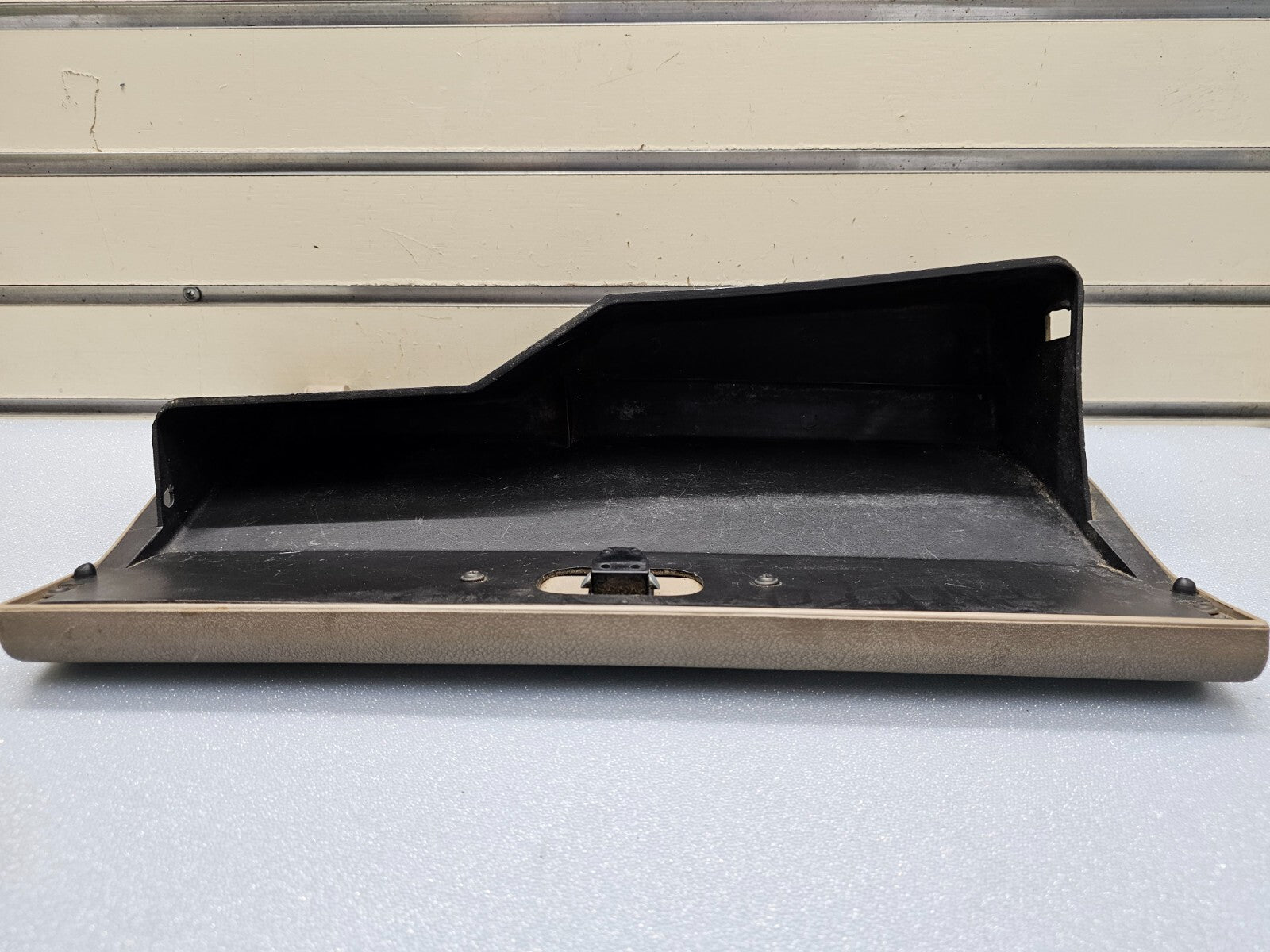 🔥1994-1997 Dodge RAM Dash GLOVE BOX Storage Compartment Door Assembly TAN G20