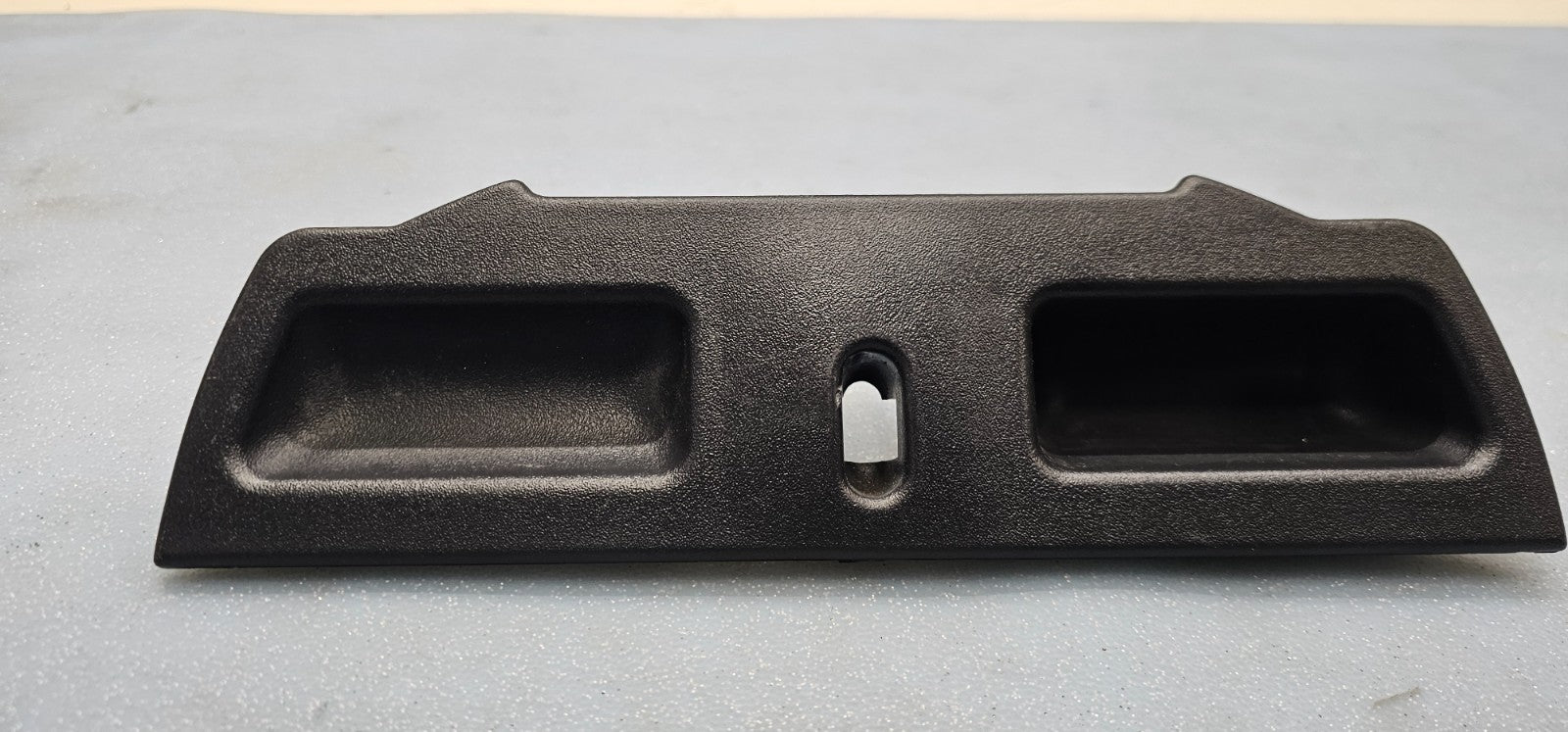 95-06 Silverado Sierra C/K 1500 2500 Center Console Jump Seat Lid Latch Assembly