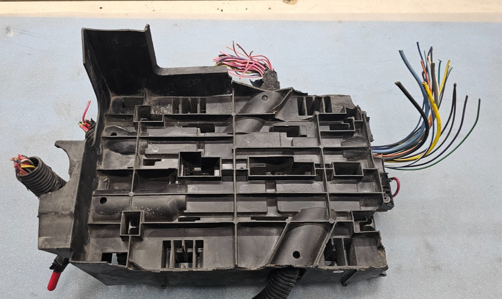 🔥10-13 Chevy Silverado GMC Sierra Fuse Box Relay Junction Power Module Unit OEM
