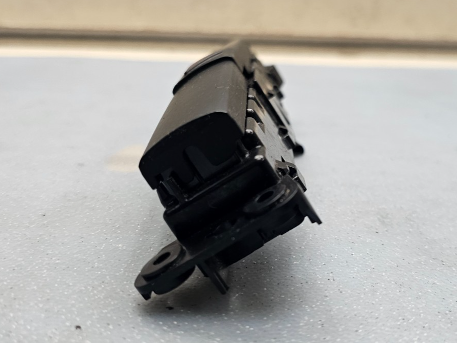 🔥07-10 CHRYSLER SEBRING DODGE AVENGER Dash Emergency Hazard Light Switch OEM