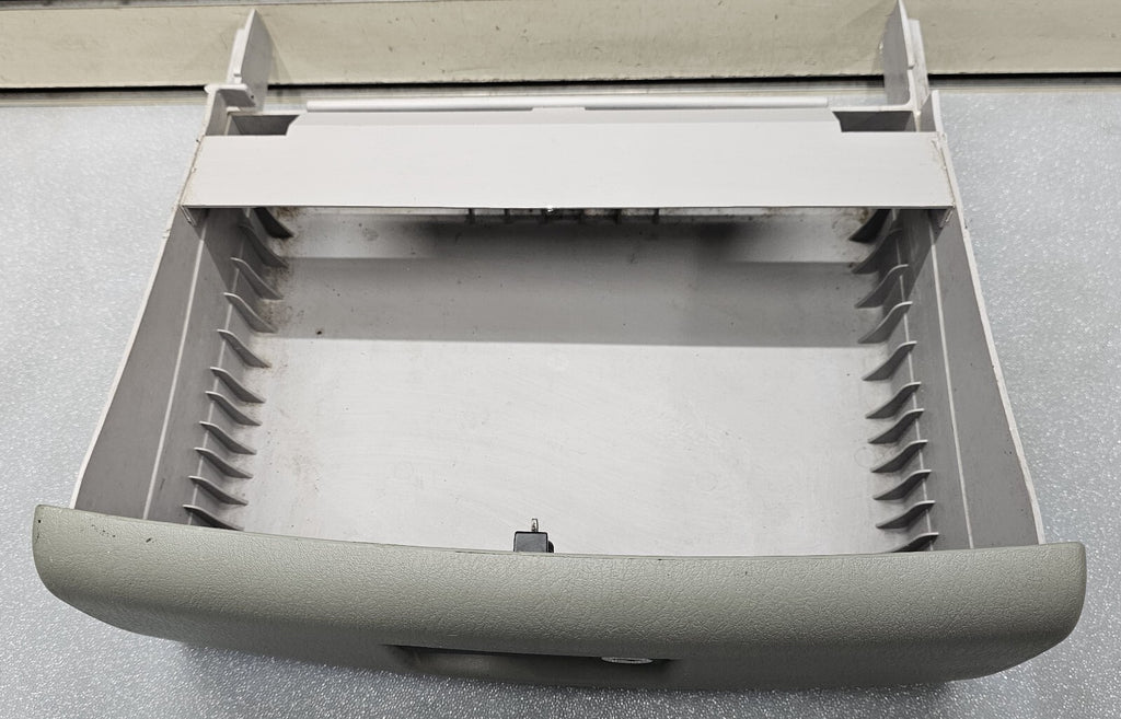 🔥01-07 CARAVAN TOWN COUNTRY DASH GLOVE BOX COMPARTMENT LID COVER ASSEMBLY GRAY