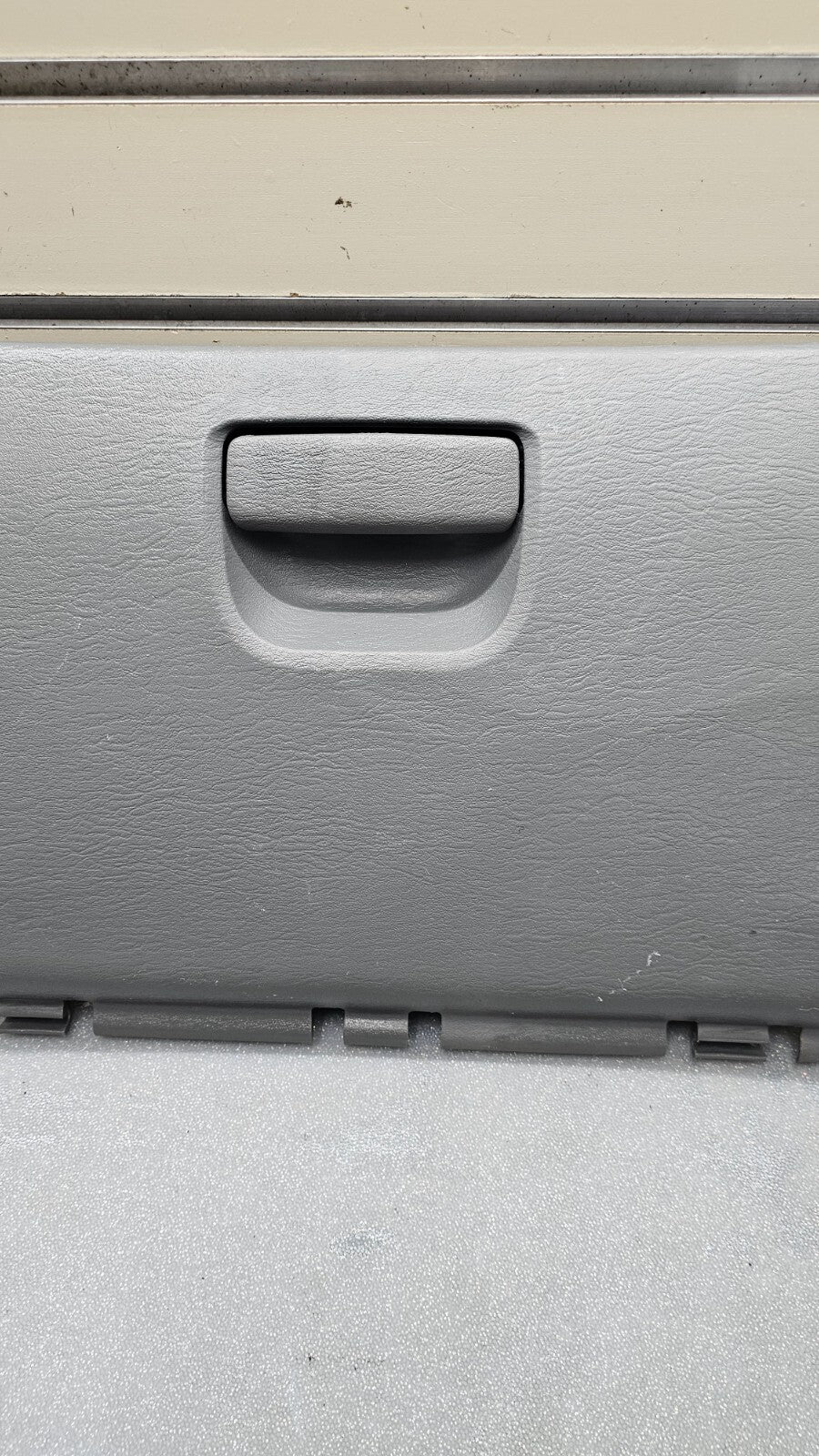 🔥01-07 CARAVAN TOWN COUNTRY VOYAGER DASH GLOVE BOX COMPARTMENT ASSEMBLY GRAY