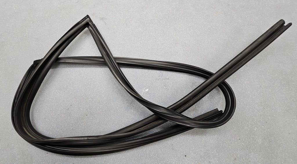 03-08 Pontiac Vibe front passenger WINDOW weatherstrip GUIDE channel seal b11/PV