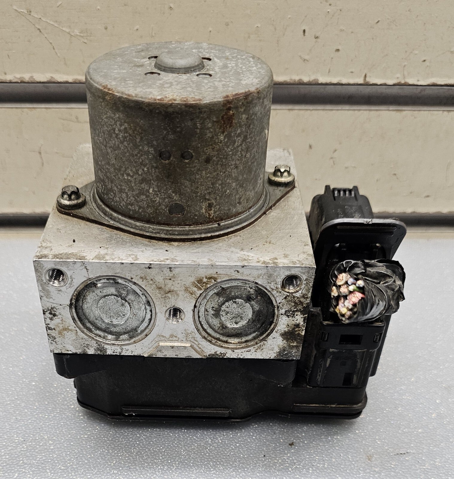 08-09 FORD EDGE ABS ANTI-LOCK POWER BRAKE PUMP ACTUATOR MODULE MOTOR ASSEMBLY