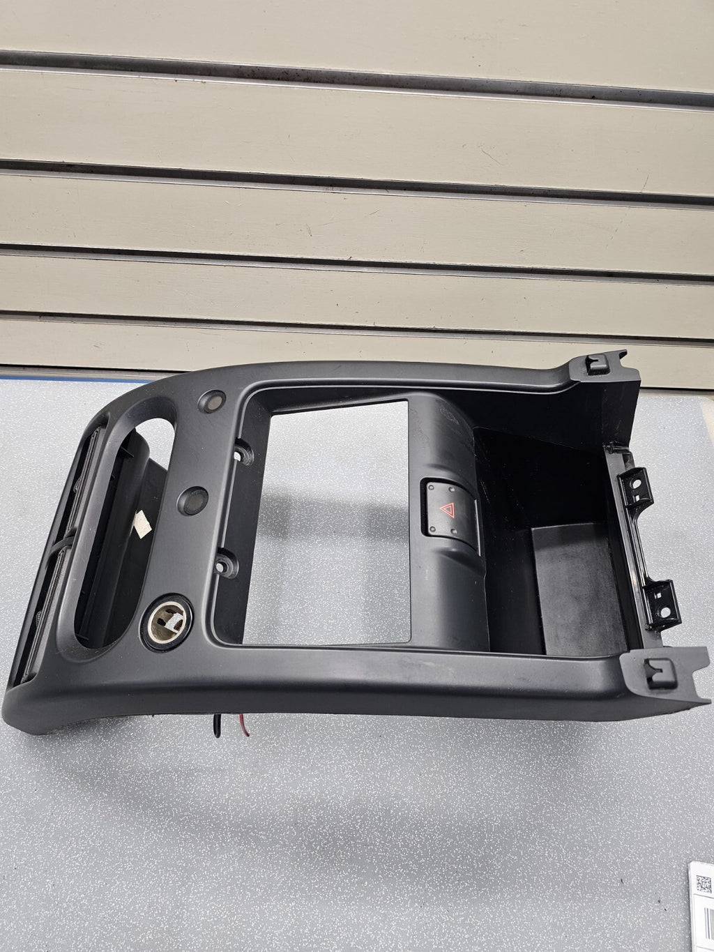 02-04 Nissan XTERRA Center Radio Trim Dash Bezel Heater Panel w/ Vents BLACK B21